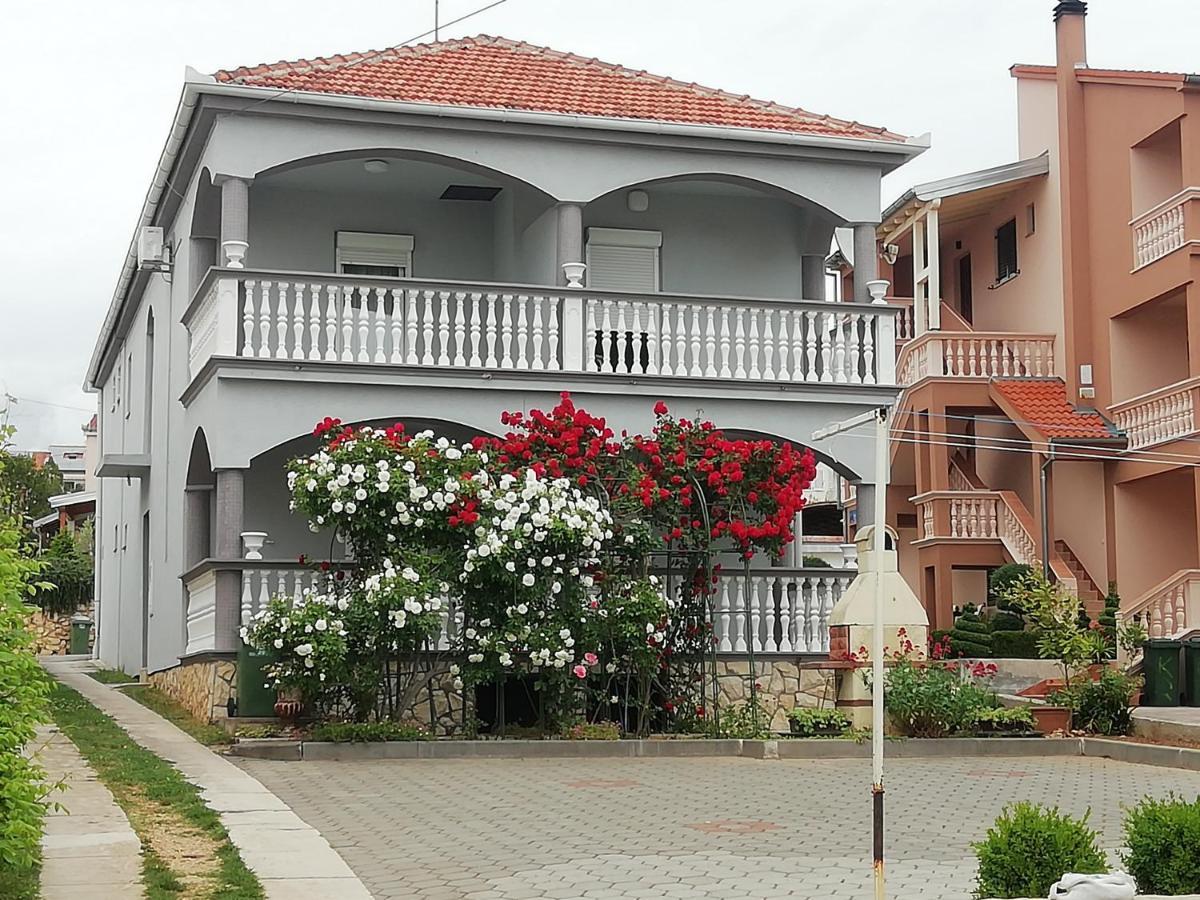 Apartmani Kod Rade Pakostane Exterior photo