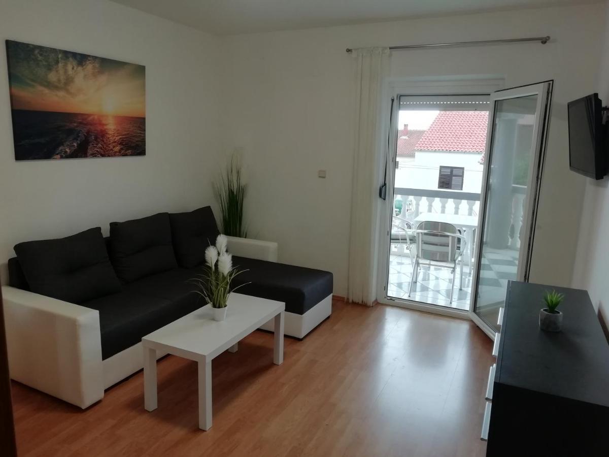 Apartmani Kod Rade Pakostane Exterior photo