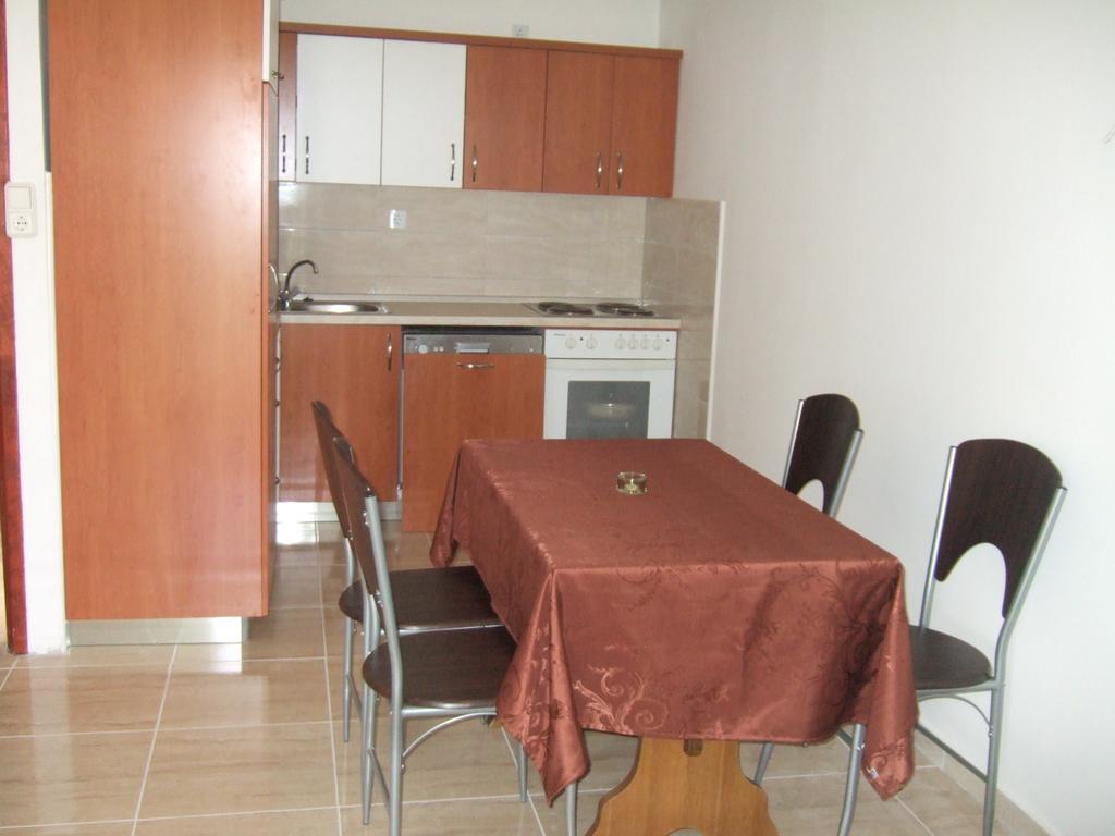 Apartmani Kod Rade Pakostane Exterior photo